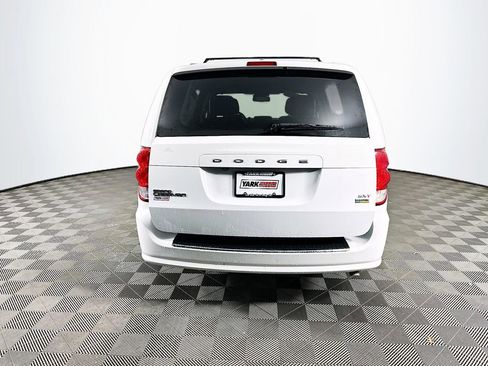 Certified 2019 Dodge Grand Caravan SXT image 9