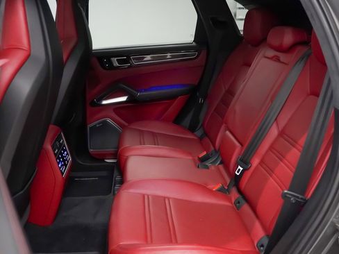 Used 2020 Porsche Cayenne Turbo w/ Assistance Package image 18