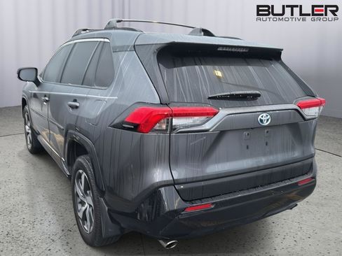 Used 2021 Toyota RAV4 SE w/ Weather & Moonroof Package AWD/4WD image 10