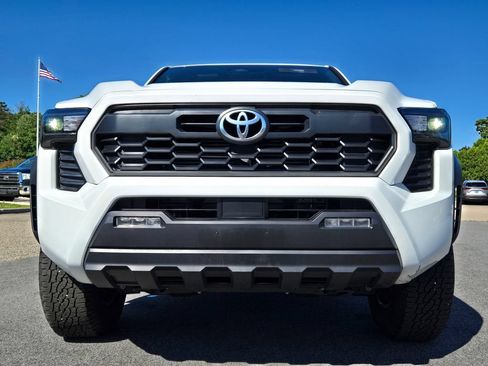 Used 2025 Toyota Tacoma TRD Off-Road AWD/4WD image 9