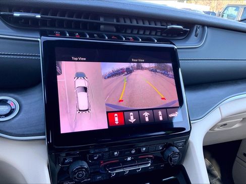 Certified 2024 Jeep Grand Cherokee Limited w/ Luxury Tech Group II image 27