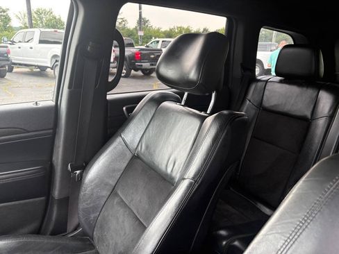 Used 2018 Jeep Grand Cherokee Altitude AWD/4WD image 16