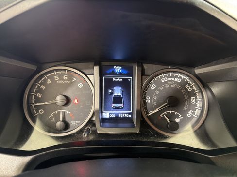 Used 2019 Toyota Tacoma TRD Off-Road image 16