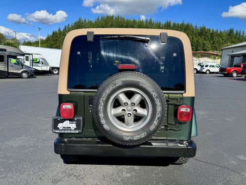 Used 1998 Jeep Wrangler Sahara AWD/4WD image 5