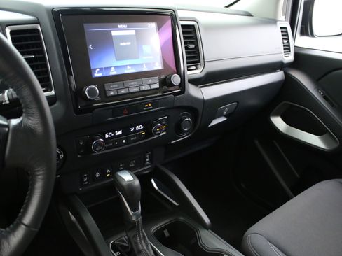 Used 2022 Nissan Frontier SV AWD/4WD image 19