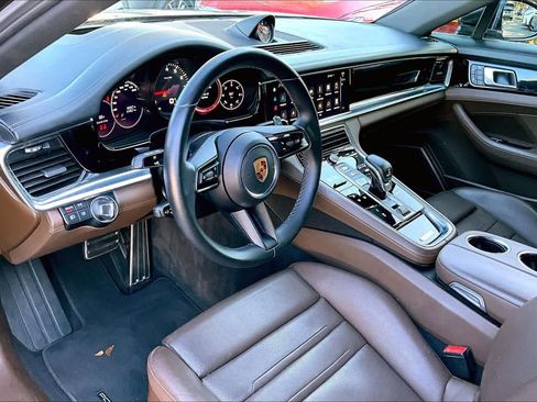 Used 2022 Porsche Panamera 4S w/ Premium Package image 17