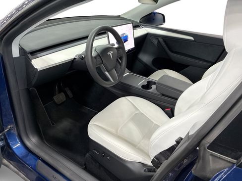 Certified 2023 Tesla Model Y Long Range AWD/4WD image 9