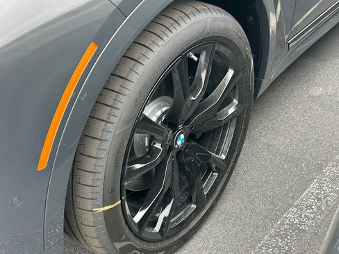 New 2027 BMW X7 xDrive40i w/ M Sport Package AWD/4WD image 3