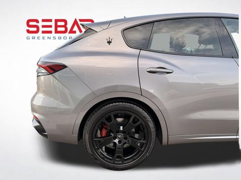Used 2022 Maserati Levante Modena AWD/4WD image 14