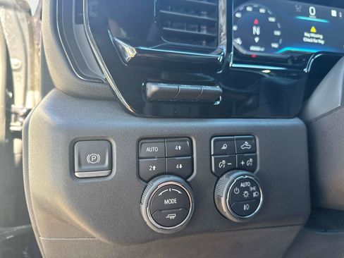 Used 2023 Chevrolet Silverado 1500 ZR2 w/ Technology Package image 39