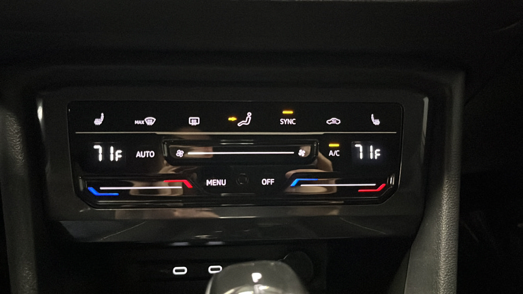 Used 2022 Volkswagen Tiguan SE AWD/4WD image 17