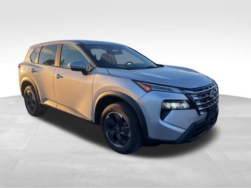 Used 2024 Nissan Rogue SV image 7