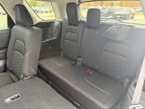 Used 2025 Nissan Pathfinder S image 25