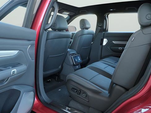 New 2024 VinFast VF 9 Plus AWD/4WD image 15