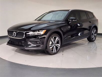 New 2026 Volvo V60 B5 Cross Country Plus w/ Protection Package Premier
