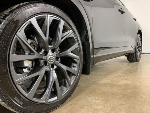 Used 2025 Toyota Crown Signia image 2