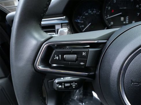 Used 2025 Porsche Macan image 23
