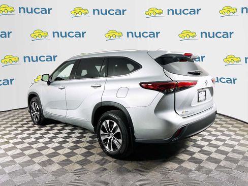 Used 2021 Toyota Highlander XLE image 5