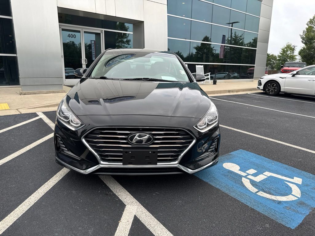 Used 2018 Hyundai Sonata Limited w/ Cargo Package FWD image 2