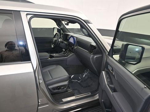 Used 2024 Lexus GX 550 w/ Cold Area Package AWD/4WD image 10