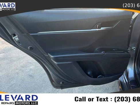 Used 2019 Toyota Camry SE image 22