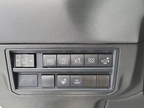 Used 2026 Toyota Tundra Limited AWD/4WD image 30