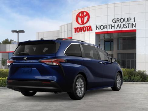 New 2026 Toyota Sienna XLE image 9