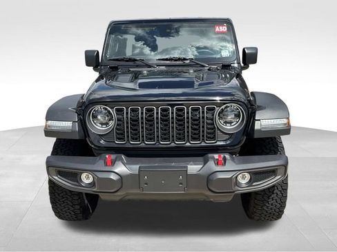Used 2025 Jeep Wrangler Unlimited Rubicon image 2