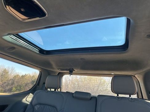 Used 2022 Jeep Grand Wagoneer Series III w/ Rear Seat Video Group 1 image 24