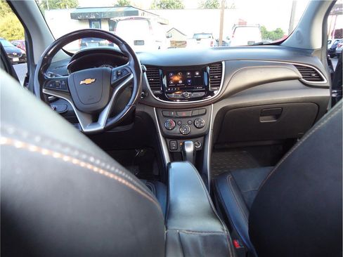 Used 2019 Chevrolet Trax LT w/ LT Convenience Package image 17