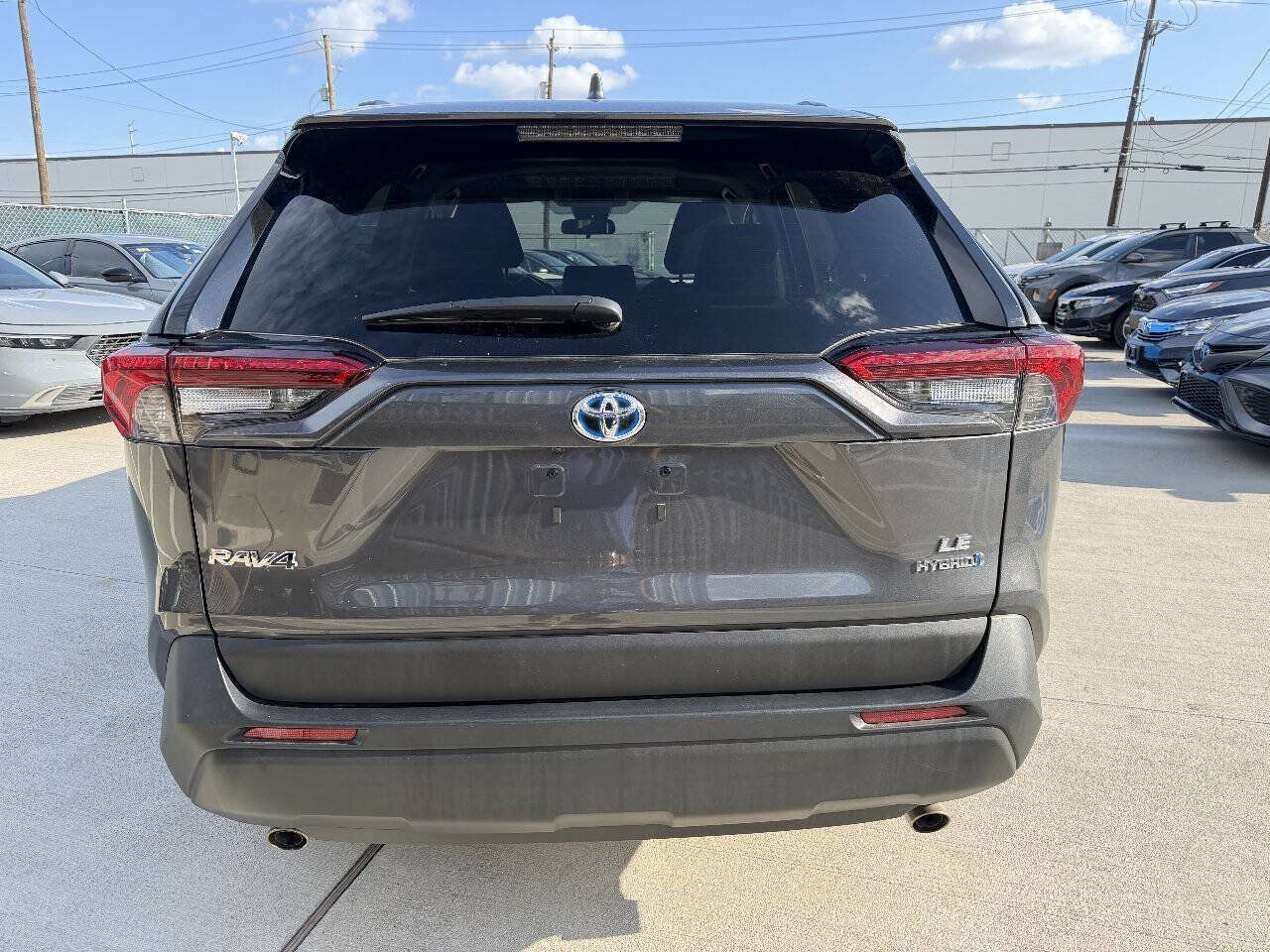 Used 2024 Toyota RAV4 LE AWD/4WD image 7