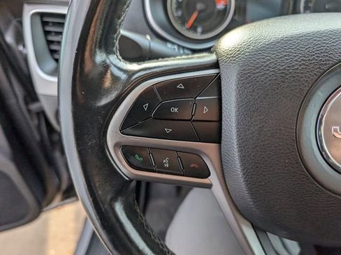 Used 2019 Jeep Cherokee Latitude Plus w/ Comfort/Convenience Group image 11