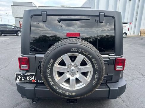 Used 2017 Jeep Wrangler Unlimited Sahara w/ Connectivity Group AWD/4WD image 8