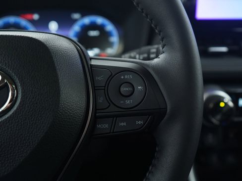 Used 2025 Toyota RAV4 Limited image 27