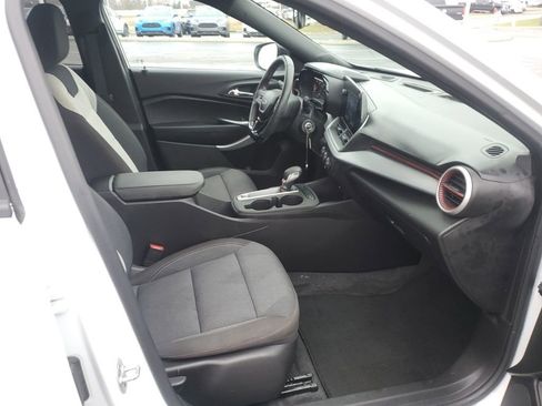 Used 2024 Chevrolet Trax RS image 32