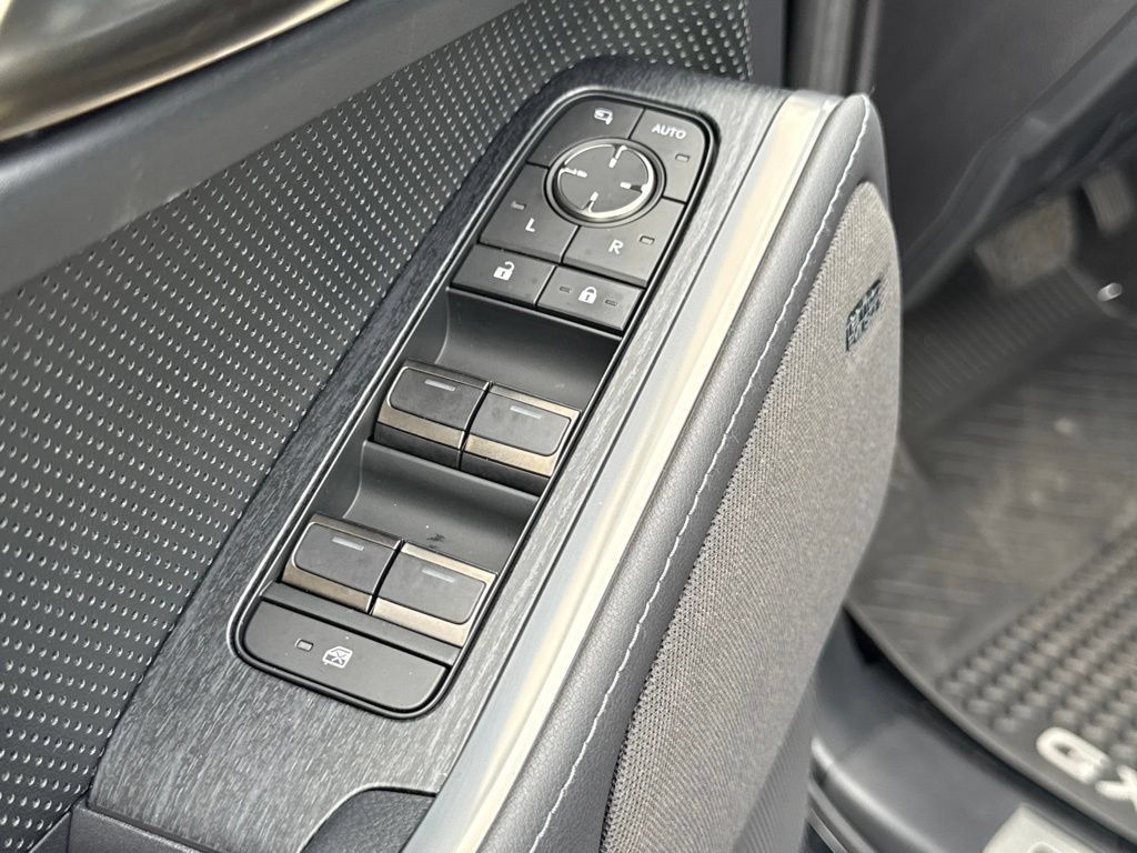 Used 2025 Lexus GX 550 AWD/4WD image 19