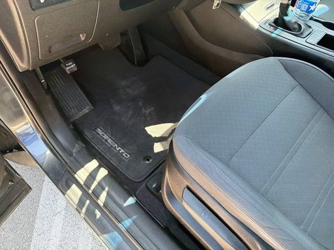 Used 2020 Kia Sorento FWD V6 image 20