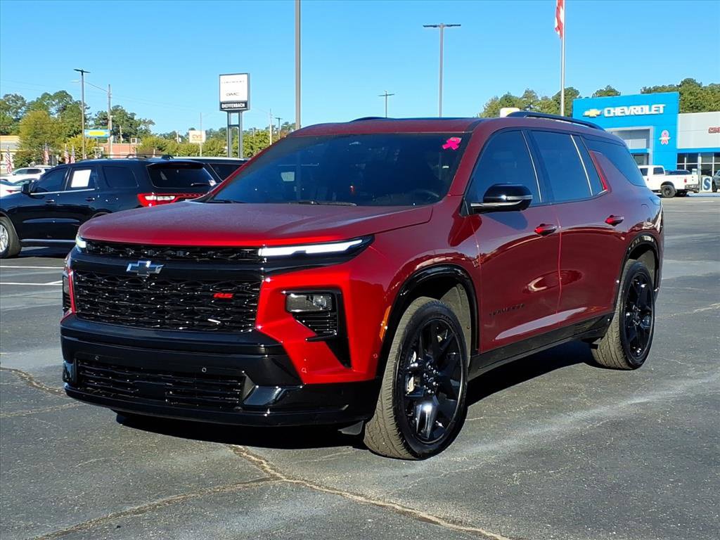 Used 2025 Chevrolet Traverse RS w/ LPO, Floor Liner Package FWD image 1