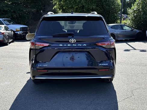 Used 2026 Toyota Sienna Platinum AWD/4WD image 3
