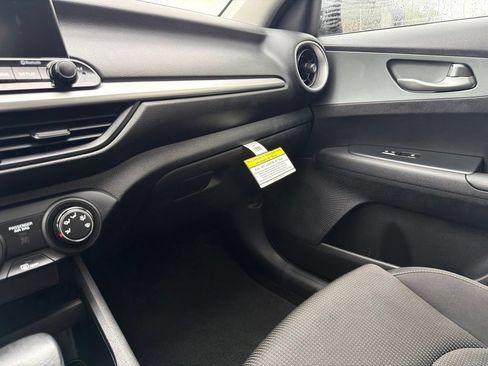 Used 2021 Kia Forte LXS FWD image 40