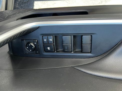 Used 2022 Toyota RAV4 LE AWD/4WD image 22
