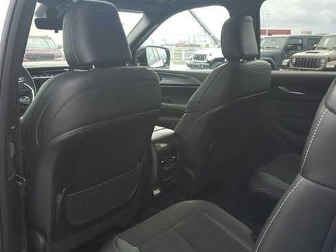 New 2025 Jeep Grand Cherokee L Altitude image 17