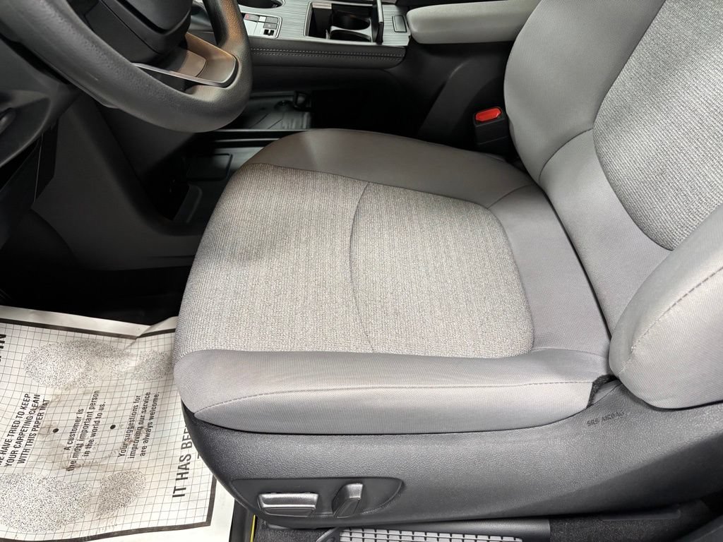 Used 2026 Toyota Sienna LE AWD/4WD image 13