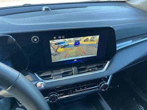 Used 2025 Chevrolet Equinox LT image 24