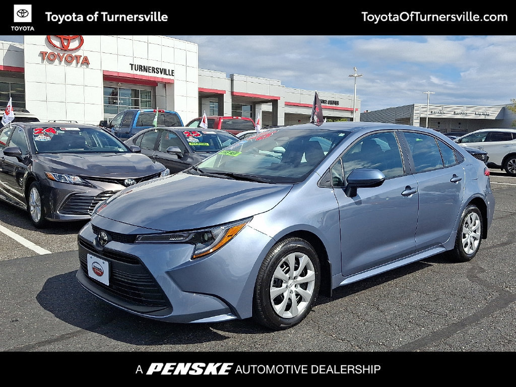 Used 2026 Toyota Corolla LE FWD image 1