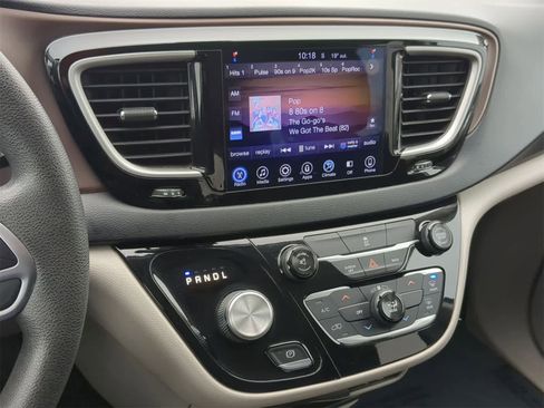 Used 2017 Chrysler Pacifica Touring image 36