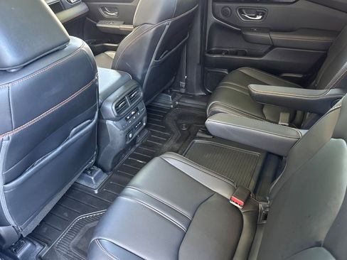 Used 2025 Honda Pilot TrailSport image 23