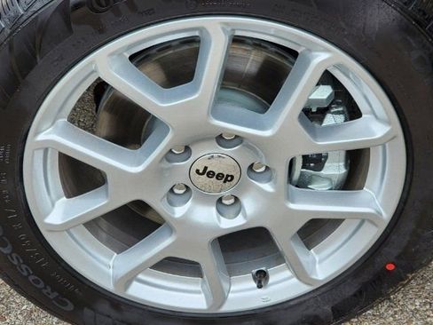 Used 2023 Jeep Renegade Latitude w/ Premium Group image 16