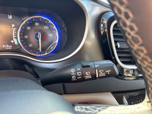 Certified 2024 Chrysler Pacifica Touring-L image 14