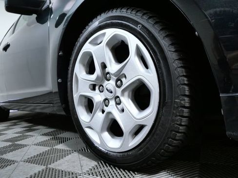 Used 2010 Ford Fusion SE FWD image 2